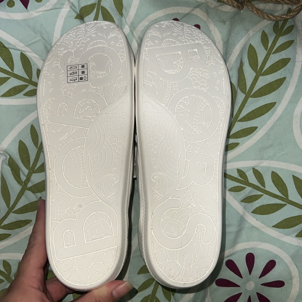 White Bobs by Sketchers BNWT size 10 - Picture 3 of 5